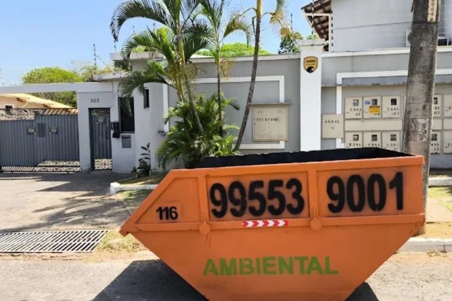 Caçamba estacionária para descarte de entulho